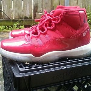 +sneakers//Air Jordan Retro XI